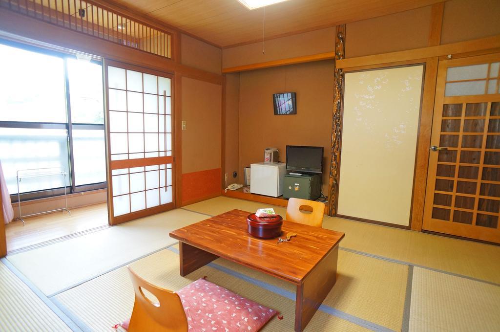 Ban-Ya Hot Spring Inn Yufu Rom bilde