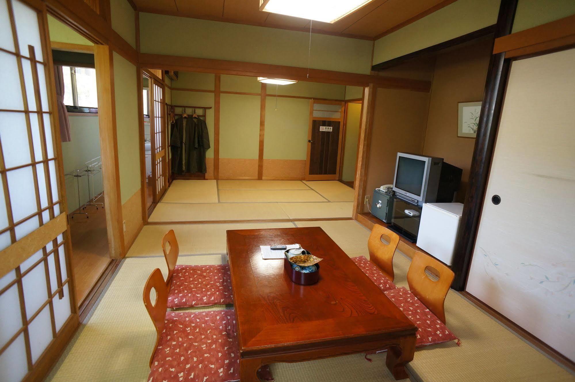 Ban-Ya Hot Spring Inn Yufu Eksteriør bilde